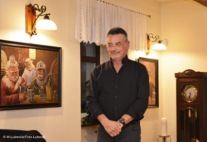 Read more about the article Wieczór z Gwiazdą – Andrzej Dziurman