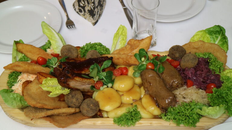 Read more about the article Polecamy deski mięsne!