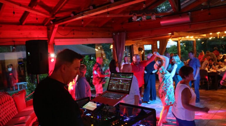 Read more about the article Powitaliśmy wakacje tanecznym krokiem!