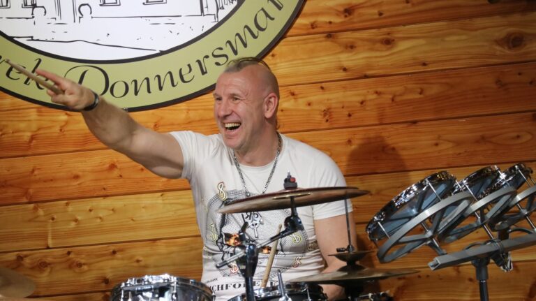 Read more about the article 100% live już w piątek!